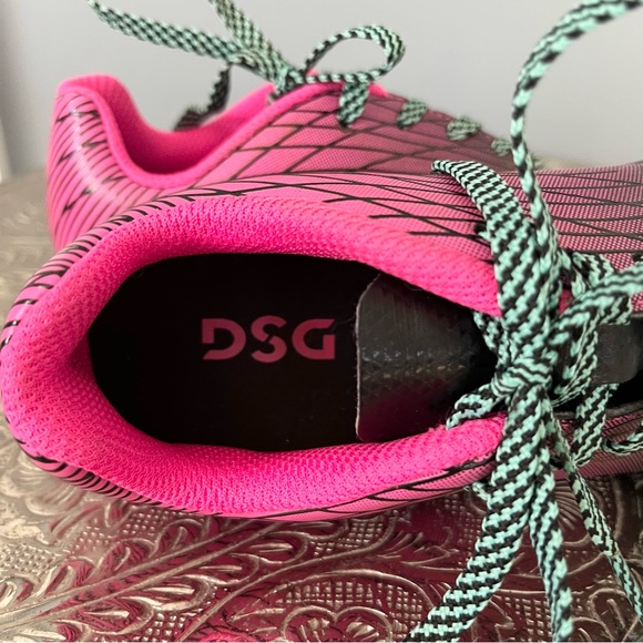 DICKS Sporting Goods (DSG) Girls’ Cleats | Size 11 - Picture 4 of 6